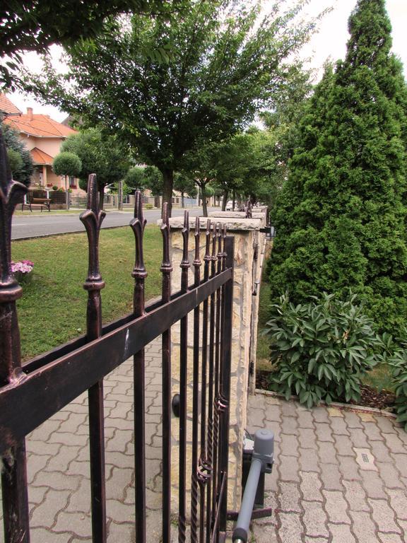 Szecsenyi Apartman Hévíz Buitenkant foto